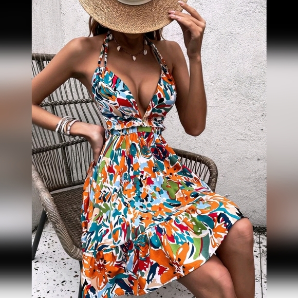 SOLD Women's Floral print halter neck backless dress Size: Large - Picture 4 of 6